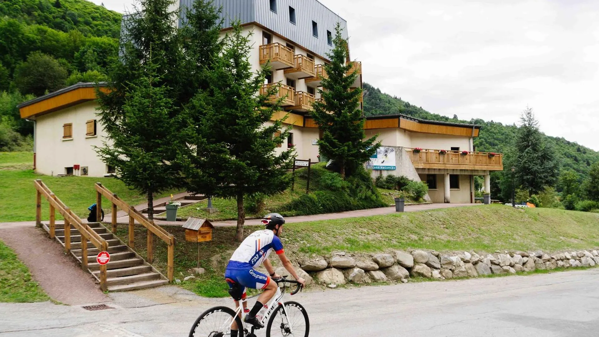 Hotel Village Vacances Atc Routes Du Monde Saint-Francois-Longchamp